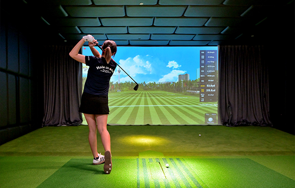 Golf simulator technology and urban leisure