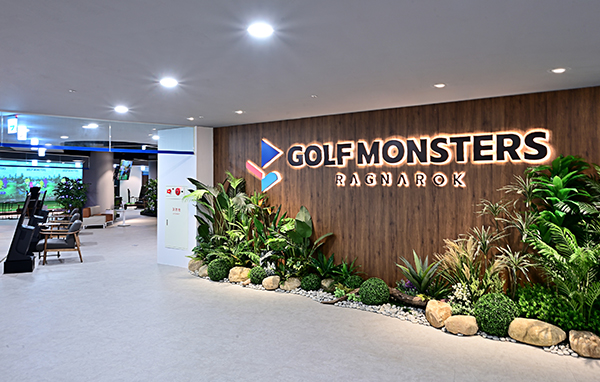 Golf Monsters indoor golf simulator experience